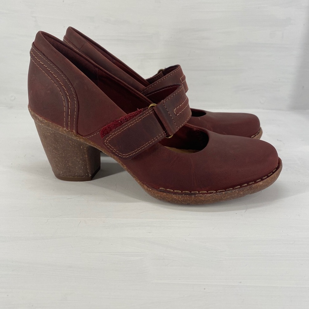 Clark’s purple Burgundy Plum heels size 7